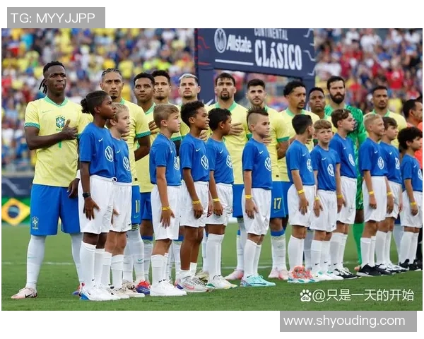 足球明星突发晕倒事件引发关注健康问题与运动员职业生涯的隐患探讨